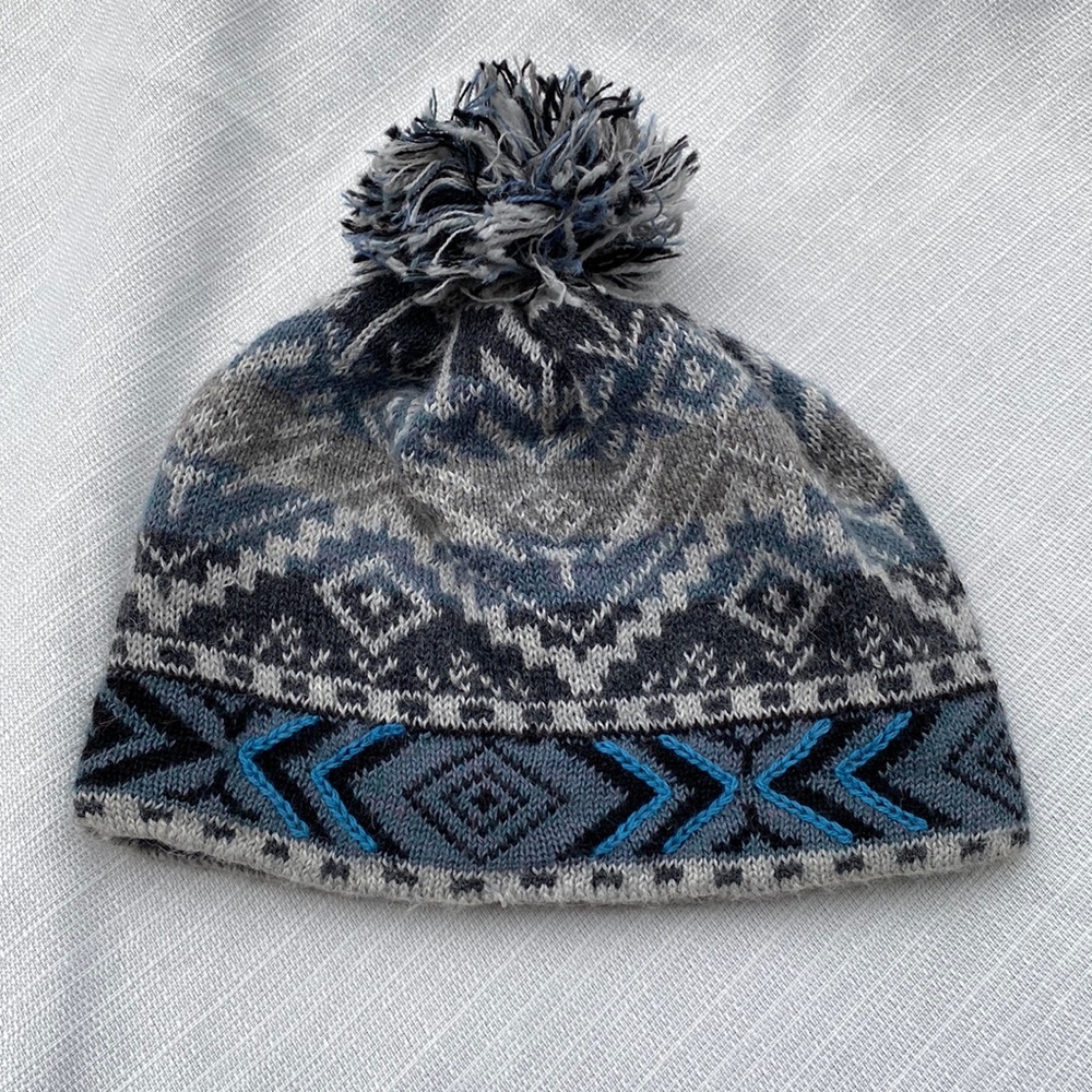 Peruvian Link Gray & Black Knit Beanie Hat with Pom Pom